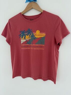 EUC. Medium Women’s Hurley T Shirt.